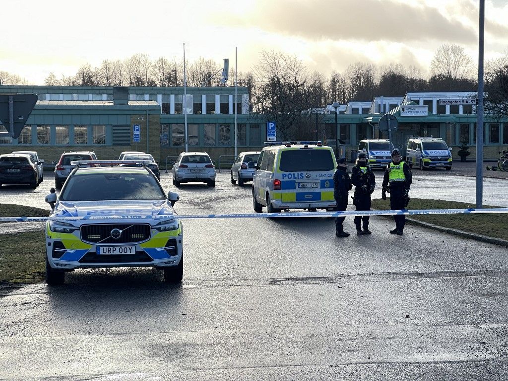 Sweden’s King and Queen visit high school after tragic shooting
Svédország iskolai tömegmészárlás