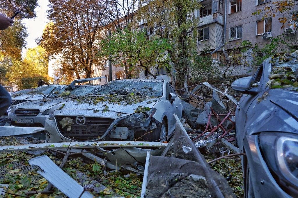 Az orosz drónok elleni végtelen küzdelem nem kíméli az ukrajnai lakóházakat és az autókat sem Aftermath of Russian drone attack on Odesa