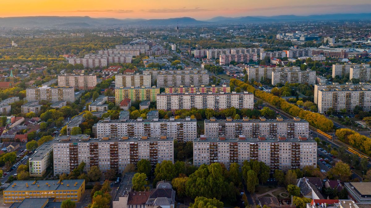 Block,Of,Flats,In,Budapest, lakás, eladó lakás, ingatlan, panel, lakások