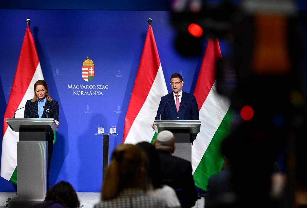 GULYÁS Gergely; VITÁLYOS Eszter