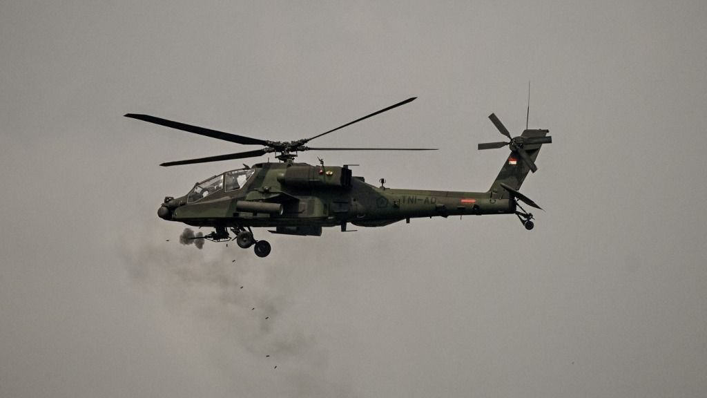 Boeing AH-64 Apache helikopter gyakorlaton. Apache Guardian