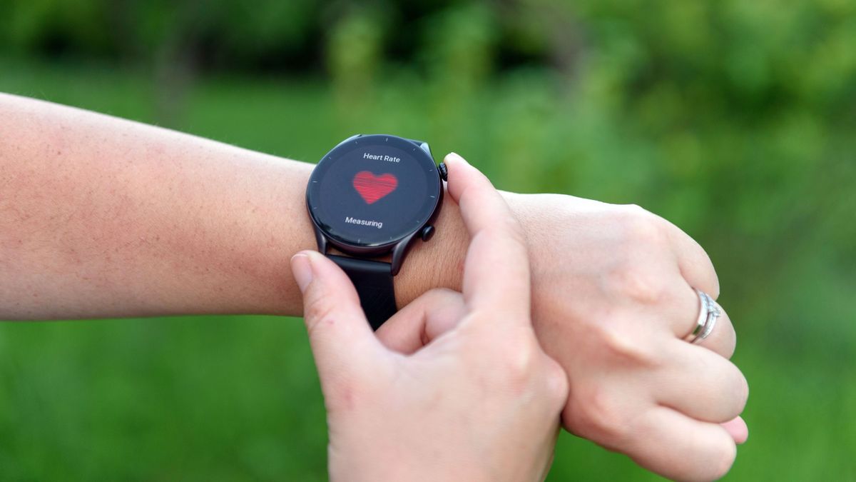 okosóra, A,Closeup,Of,A,Person,Monitoring,Heart,Rate,On,A