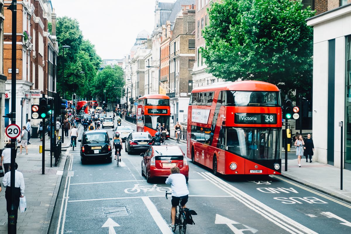 London,Uk,-,June,23,,2017,bicycles,,Cars,And,Double-decker,Buses