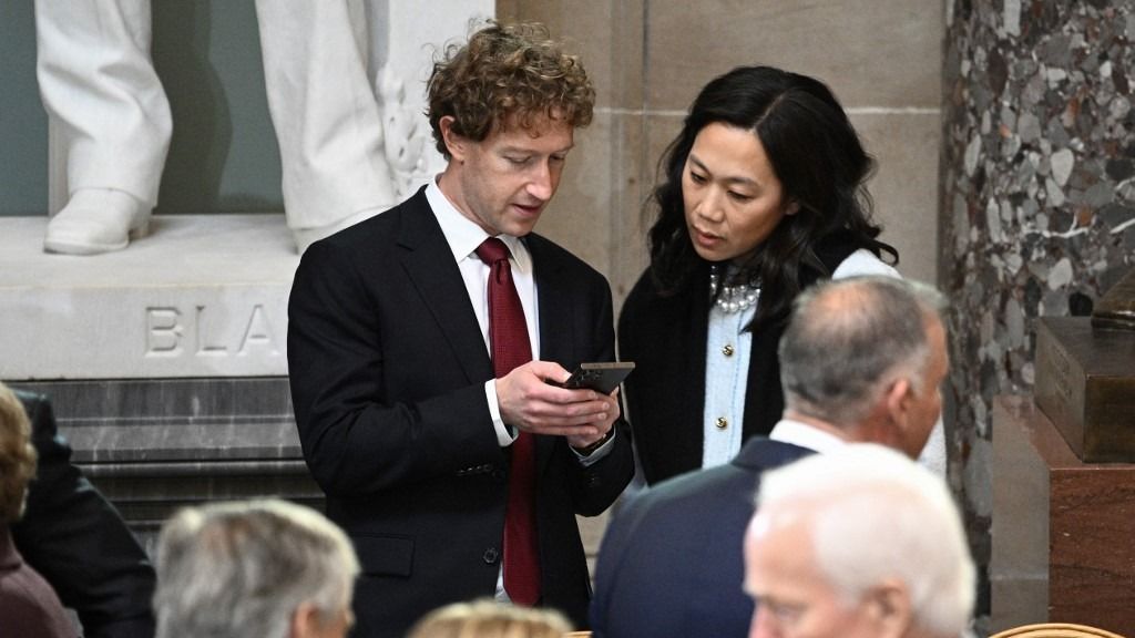 Mark Zuckerberg Trump elnök beiktatási vacsorájától sem maradt távol