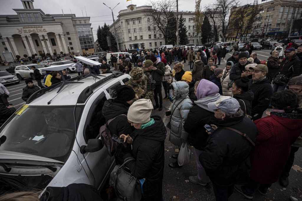 Ukrainian civilians celebrate Russian retreat from Kherson