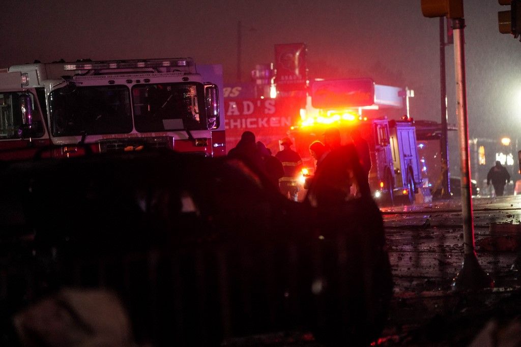 Casualties reported as small plane crashes in US city of Philadelphia