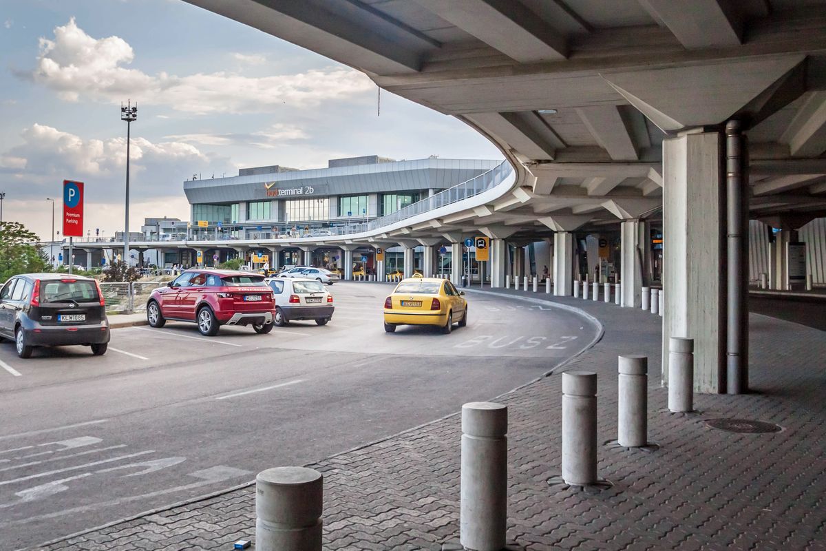 Budapest,,Hungary,,5,June,2016:,Ferenc,Liszt,Airport,In,Budapest
utasforgalom