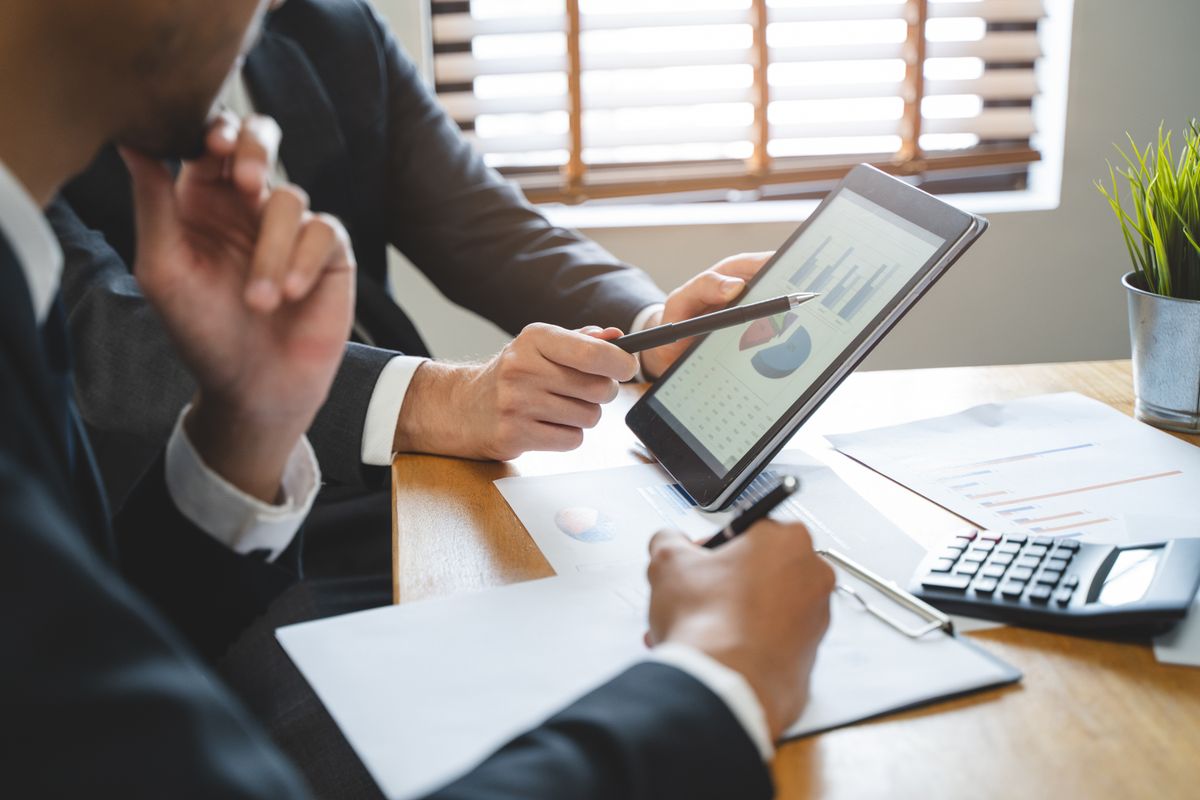 Financial,Advisory,Services.,Asian,Advisor,Showing,Plan,Of,Investment,To