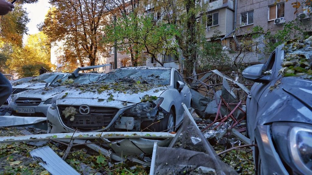 Az orosz drónok elleni végtelen küzdelem nem kíméli az ukrajnai lakóházakat és az autókat sem Aftermath of Russian drone attack on Odesa
Ukrajna
orosz-ukrán háború