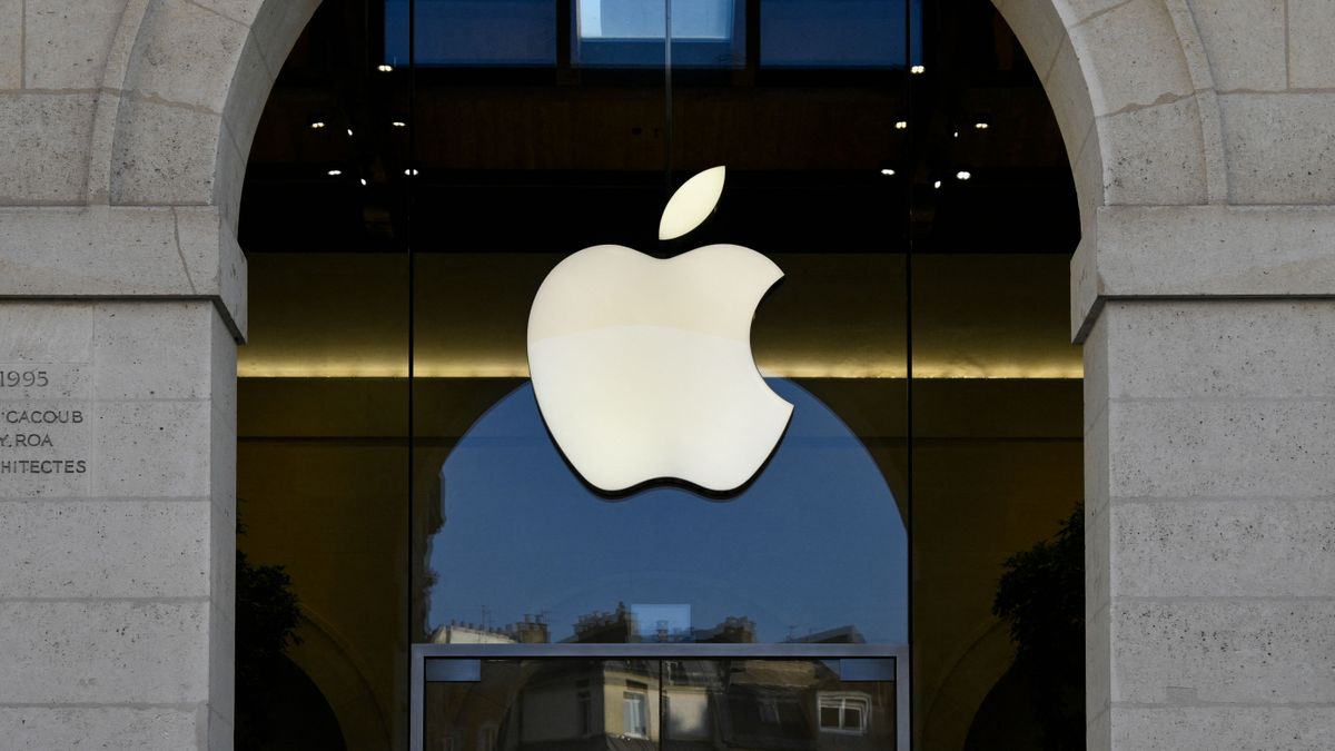 FRANCE-ILLUSTRATION-PARIS apple