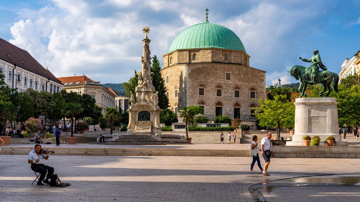 Pécs,,Hungary,-,26.08.2023:,The,Beautiful,Main,Square,Of,Pecs
Pécs, Baranya
