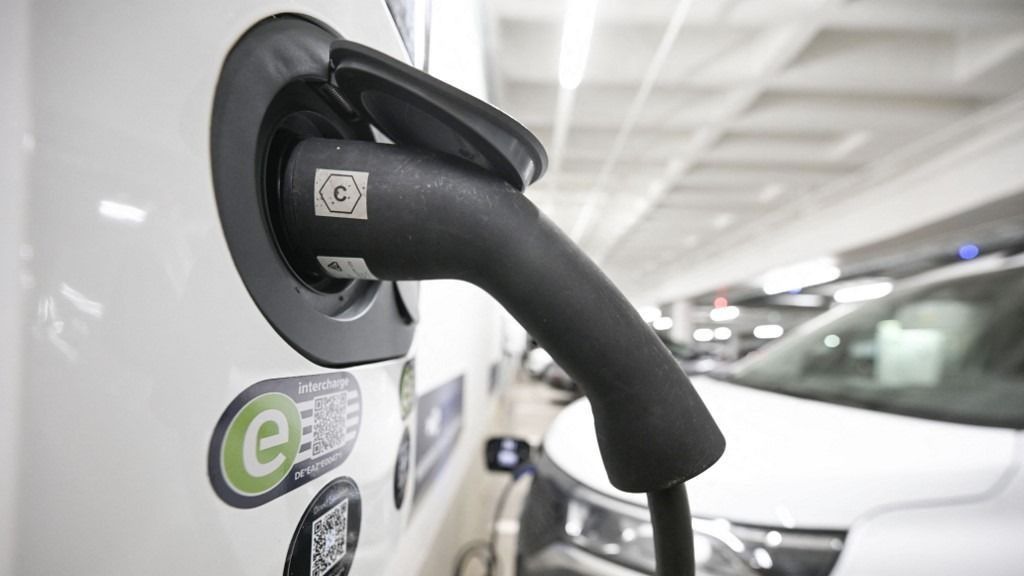 E-charging station trump