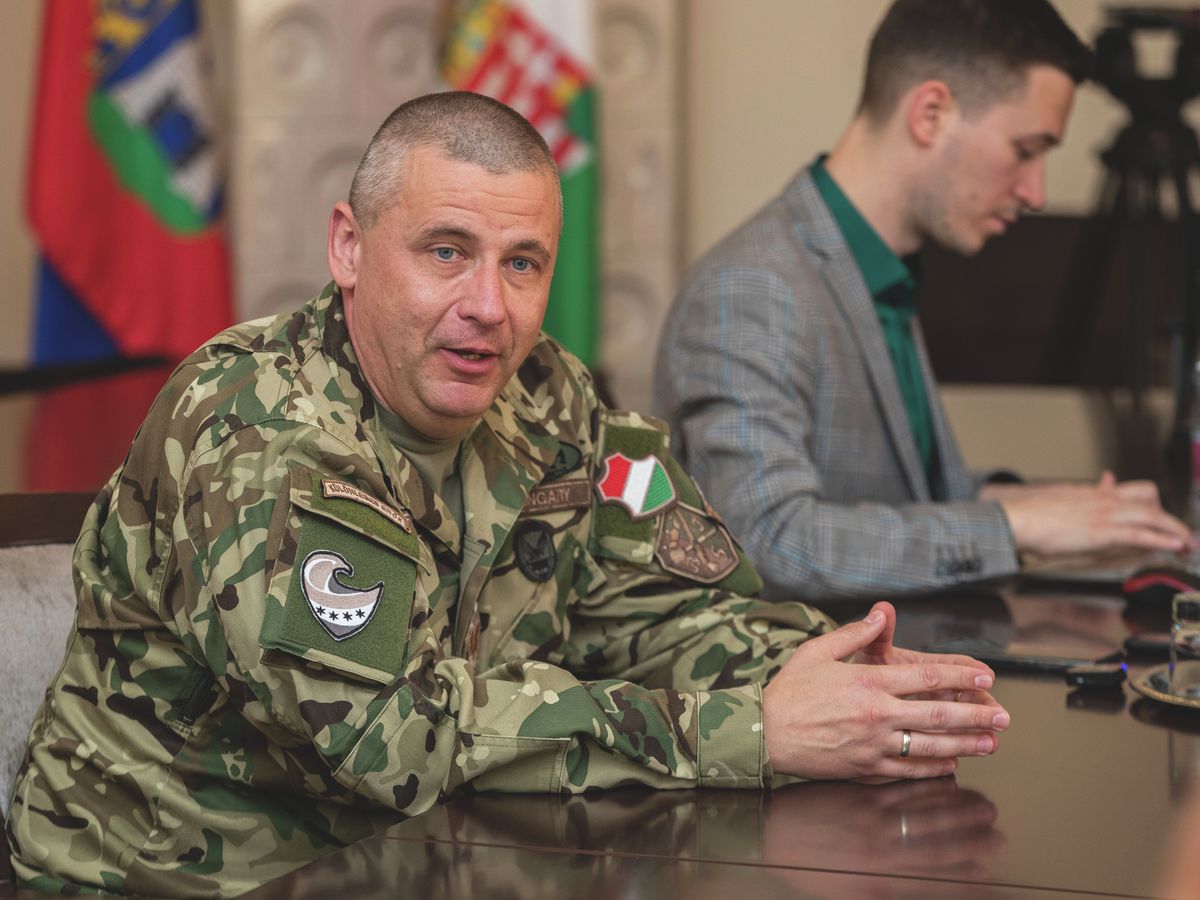 a20230420_Ruszin_Szendi_Romolusz_beszelgetes_Varoshaza_Cser_fg_fmh (7), ruszin-szendi romolusz