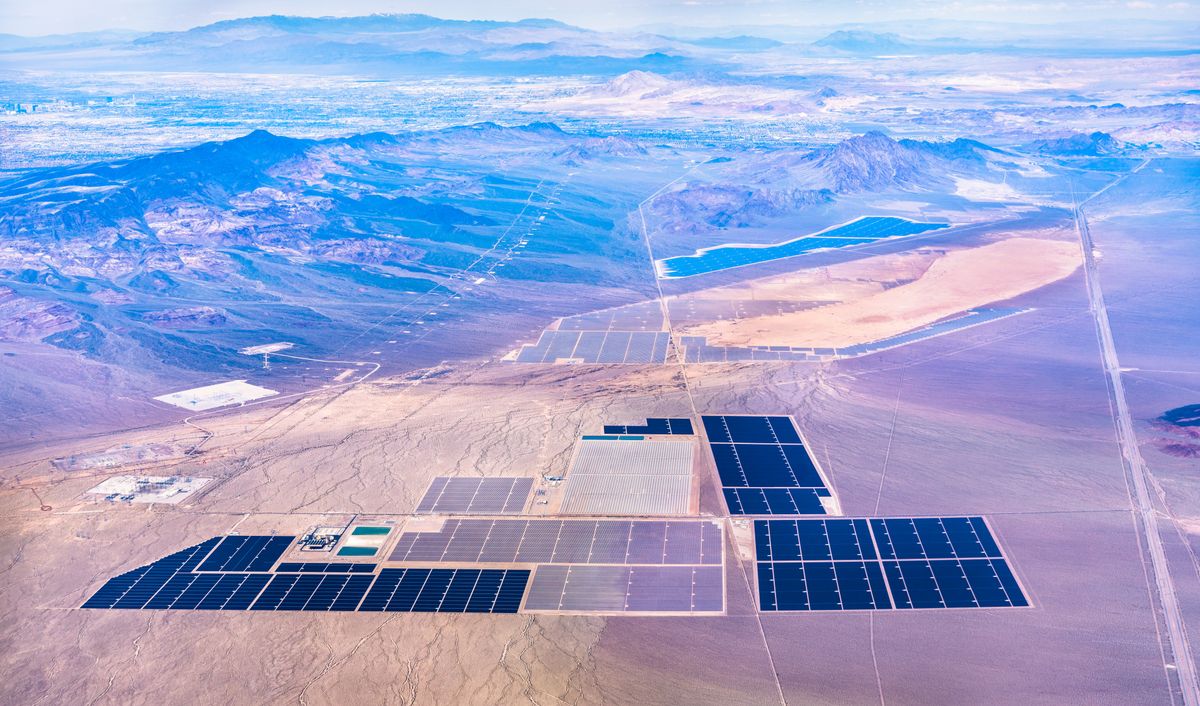 Aerial,View,Of,Solar,Power,Plants,In,The,Mojave,Desert 