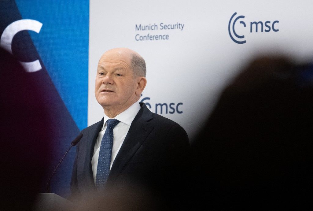 Scholz kancellár a végleges bukás szélén költségvetést lazítana és tartana fegyelmezetten, a német haderőt is fejlesztené, és Ukrajnát is támogatná Munich Security Conference