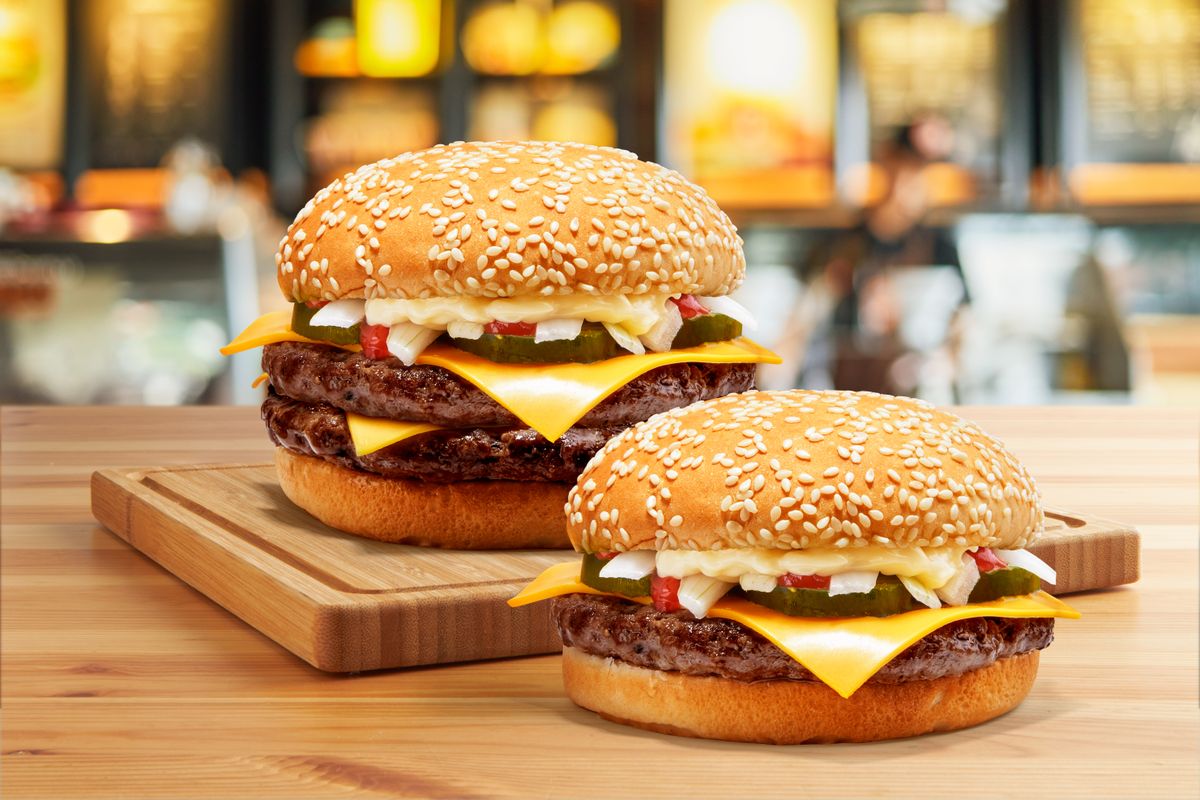 Budapesti pláza: azt hitte, átverték a Burger Kingben, pedig csak szembe jött a valóság – így lett 7 százalékkal drágább húsz perc alatt a sajtburger