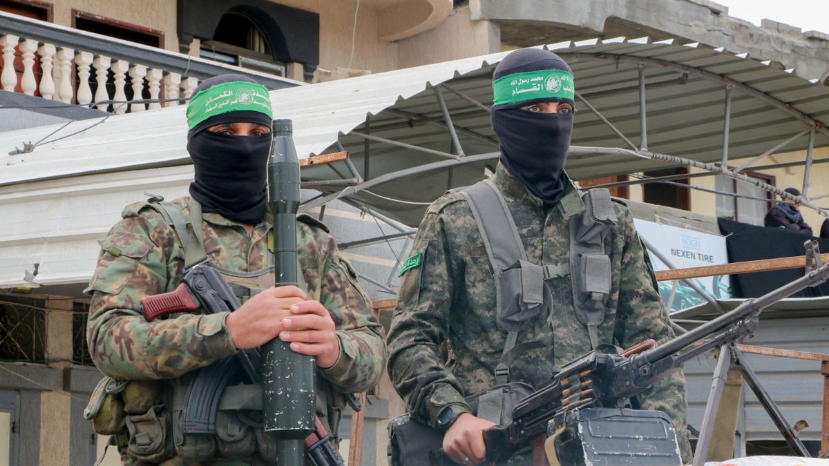 Hamas hands over 3 Israeli hostages to Red Cross hamász izrael