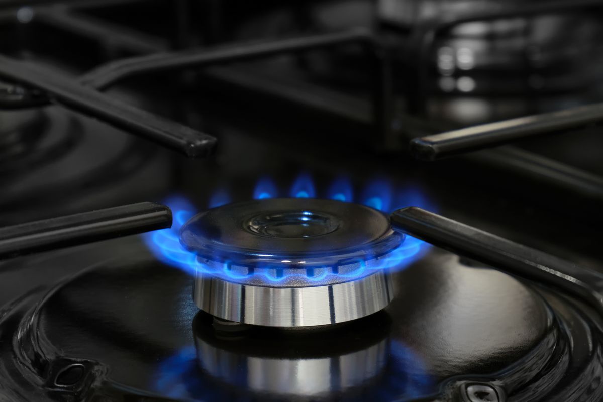 A gáz és az ukrán infrastruktúra a témája Brüsszel, és a másik oldalon Budapest és Pozsony "technikai megbeszéléseinek" Gas,Blue,Flame.,Gas,Stove,On,Black,Background.,Natural,Gas