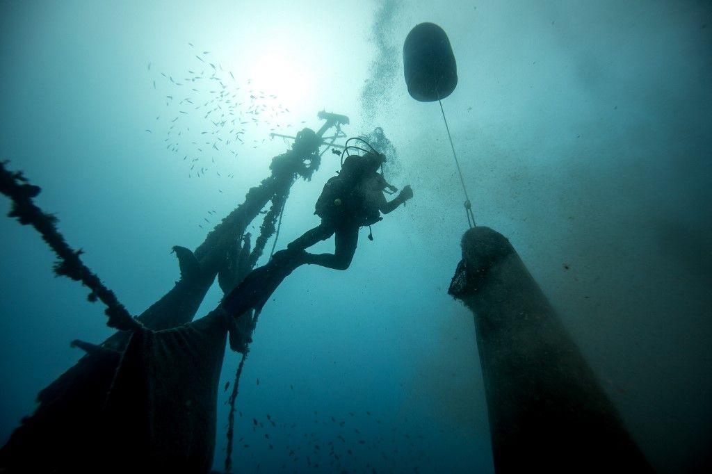 "Ghost net" collected from 30-meter-deep wreck in Karaburun of Turkiye's Izmir veszély veszélyes munka fizetés bér búvár veszélyes munkák