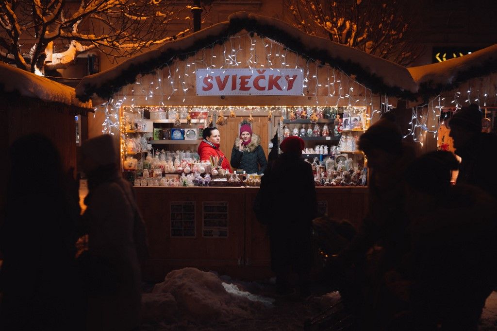 A forint árfolyama jött ki jól ebből a régiós "futamból", Szlovákiában például jól bevásároltak, de azt kívánják, bár ne kellett volna Christmas decorations on display throughout the city centre of Kosice, Slovakia