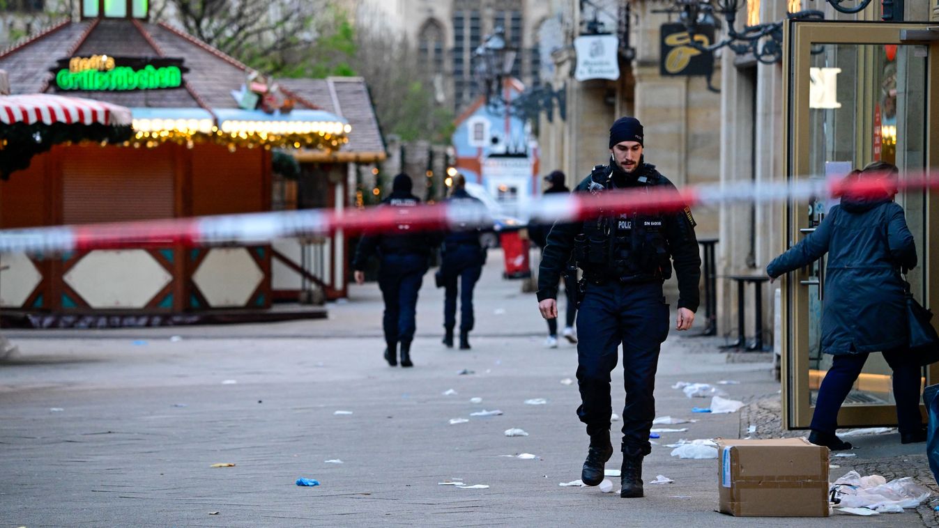 Casualties as car crashes into German Christmas market: media német rendőrség