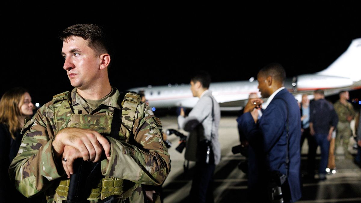 Biden And Harris Welcome Freed Prisoners Back To U.S. amerikai orosz túszcsere