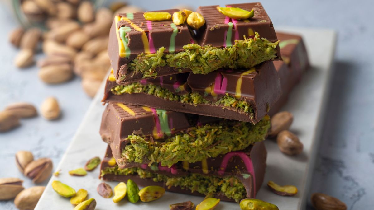 Trend,Dubai,Chocolate,With,Pistachio,Paste,And,Kataifi,Dough.
dubai csoki fagylalt fagyi