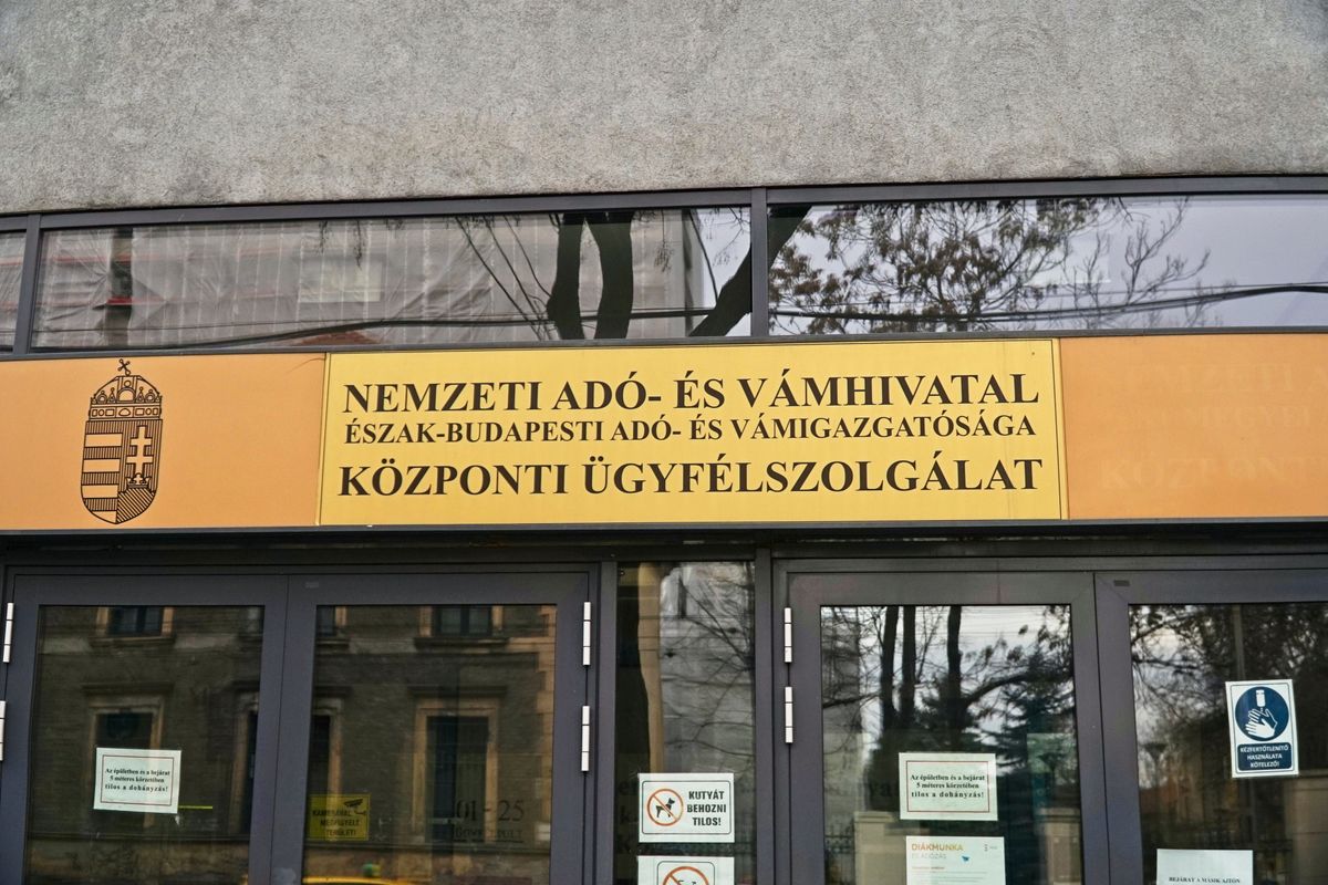 Budapest,,Hungary,-,Jan,5,,2024:,Building,Of,The,Hungarian turizmusfejlesztési hozzájárulás (TFH) NAV szállásadók