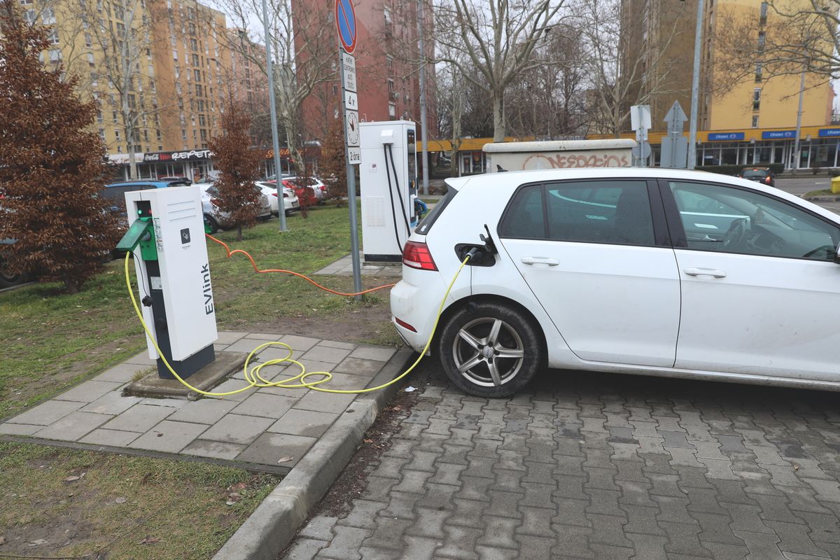 IMG_7411
Könnyebb lesz elektromos autózni Magyarországon