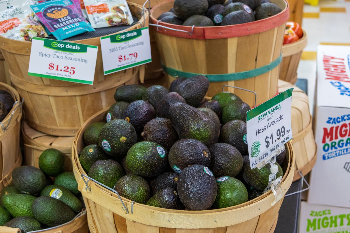 Atlanta,,Georgia,Usa,-,6,24,2023:,Avocados,In,A