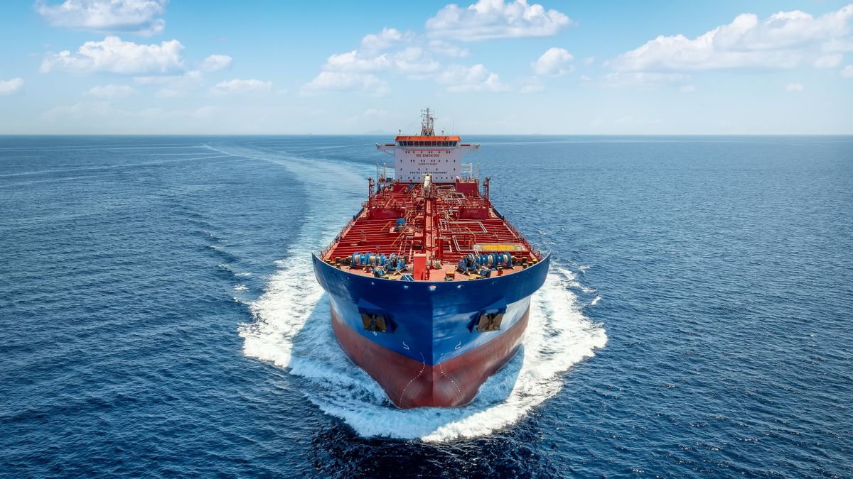 Aerial,Front,View,Of,A,Heavy,Crude,Oil,Tanker,Traveling