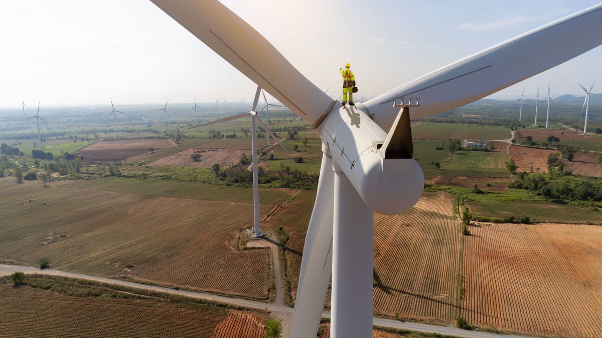 munkás, szélerőmű, wind power, szélenergia, megújuló energia német energiarendszer 