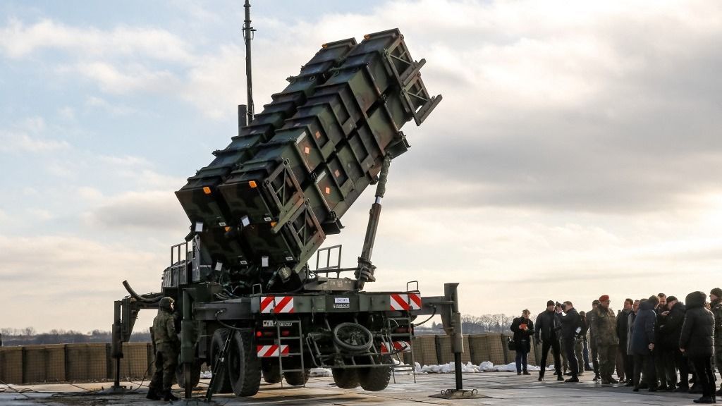 German Minister Of Defence Meets German Soldiers Stationed In Poland hadiipar hadsereg
