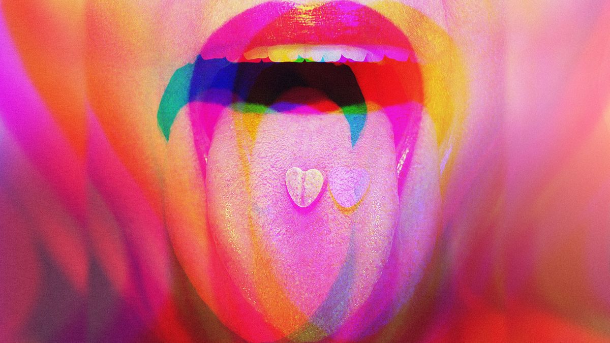 ecstasy Young,Woman,With,Colorful,Psychoactive,Drug,Pills,On,Her,Tongue, ekstazy, drog, eksztazi, ecstazy