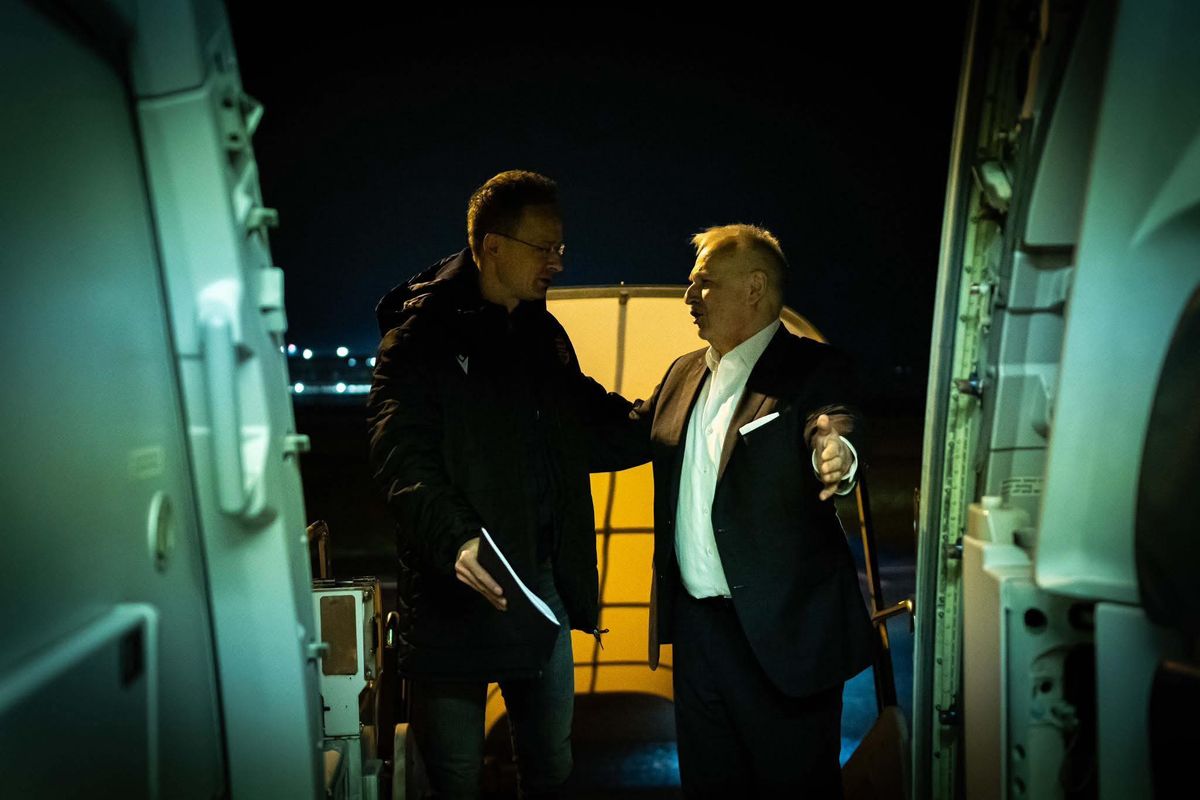 Szijjártó Péter hajnalban Moszkvába repült, vitte magával a Mol-vezért is - ezért mennek Oroszországba