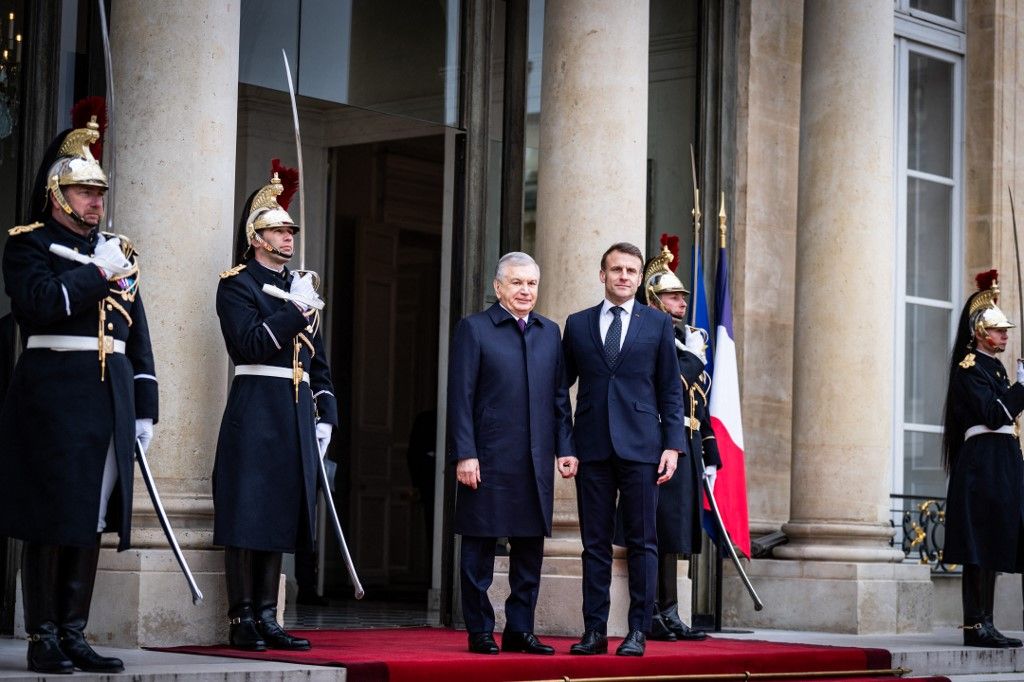 FRANCE-POLITICS-MEETING-EMMANUEL-MACRON-ELYSEE-PALACE-SHAVKAT MIRZIYOYEV Az Afrikából kiszoruló Franciaország célba vette Ázsiát