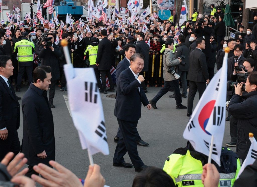 Yoon Suk Yeol
Jun Szogjol szabadon távozhatott letartóztatásából
