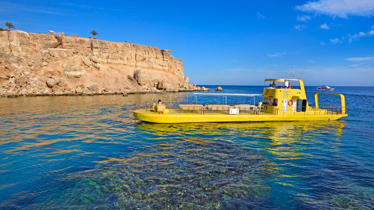 Egypt sinai sharm el sheikh semi submarine boat used to observe coral reefs turista tengeralattjáró vörös-tenger
