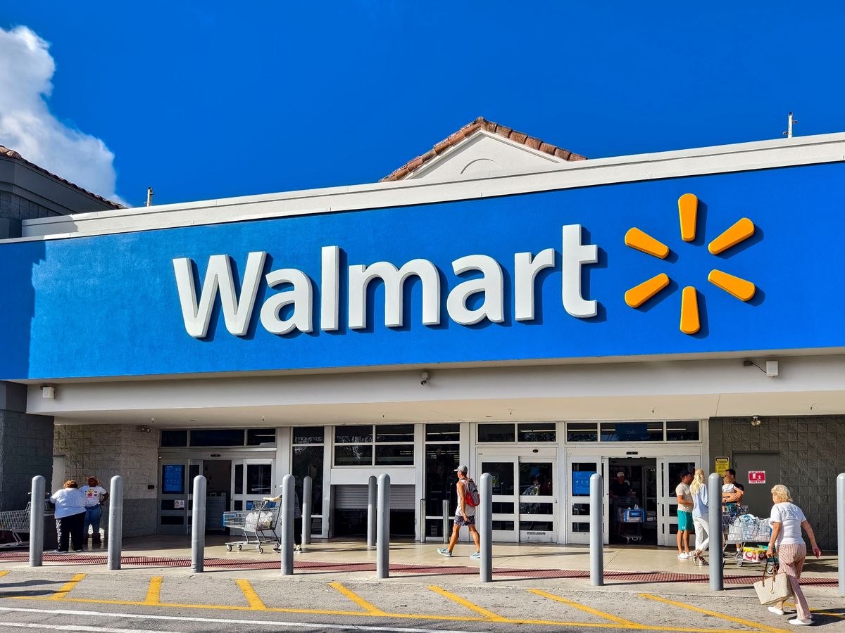 Hallandale,Beach,,Florida,,Usa,-,Feb,12,,2025:,A,Walmart