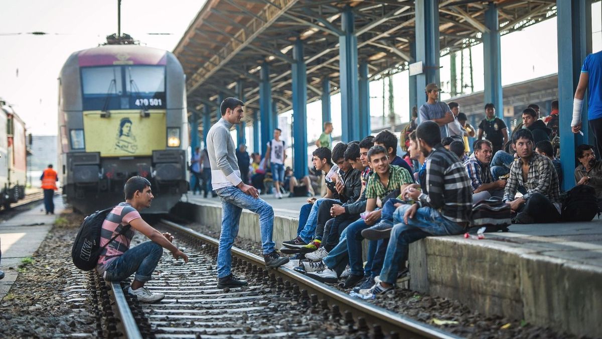 Ukrajna Menekültek vonatra szállnak Keleti-40