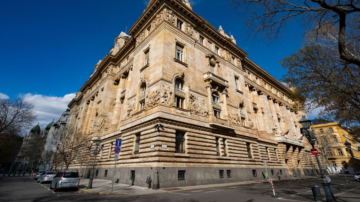 kamatpályák,Budapest,,Hungary,-,March,22,,2020:,Building,Of,The,Hungarian, MNB, Magyar Nemzeti Bank