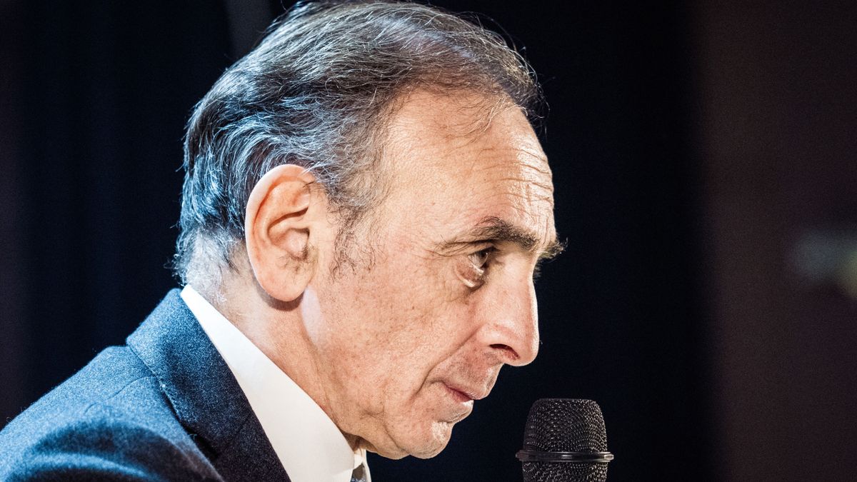 FRANCE-POLITICS-PUBLIC-MEETING-RECONQUETE-MONTLHERY Éric Zemmour francia jobboldali politikus, a Visszahódítás elnevezésű párt vezetője a Mathias Corvinus Collegium (MCC) hétfői, szűkkörű sajtóbeszélgetésén vett részt, ahol figyelmeztetett, hogy Ukrajna elszívná az Európai Unió erőforrásait, a magyar vagy más európai gazdáknak pedig semmi nem jutna