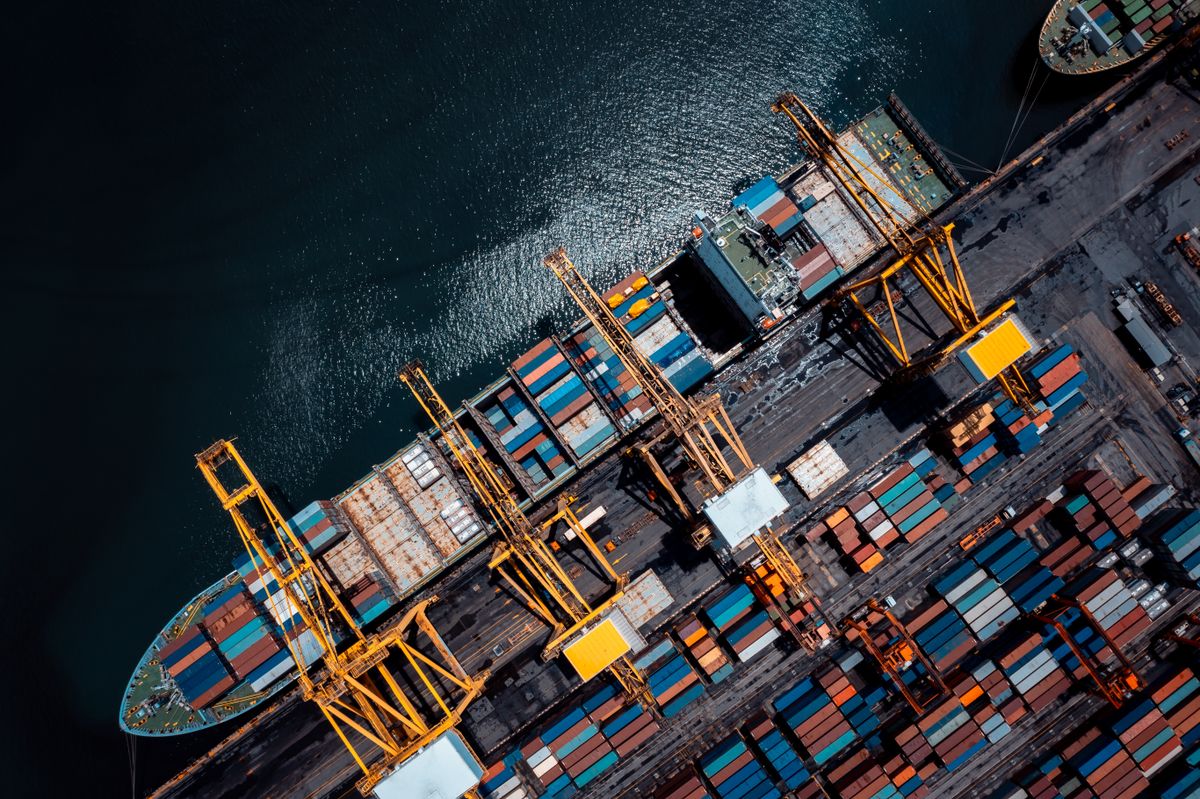 Commercial,Port,In,Black,Sea,Load,,Unloading,Cargo,From,Container, kikötő, konténerhajó, konténer hajó, vámok