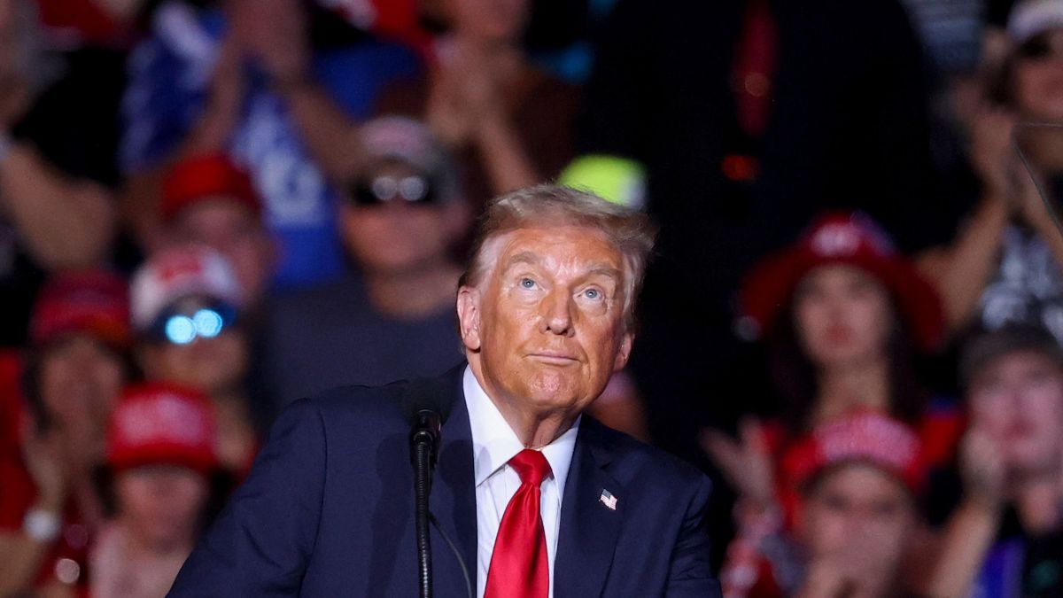 Republican presidential candidate Donald Trump holds campaign rally közel-kelet