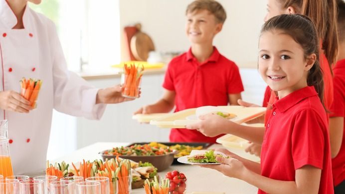közétkeztetés diákétkeztetés menza svédasztalos szabadfogásos