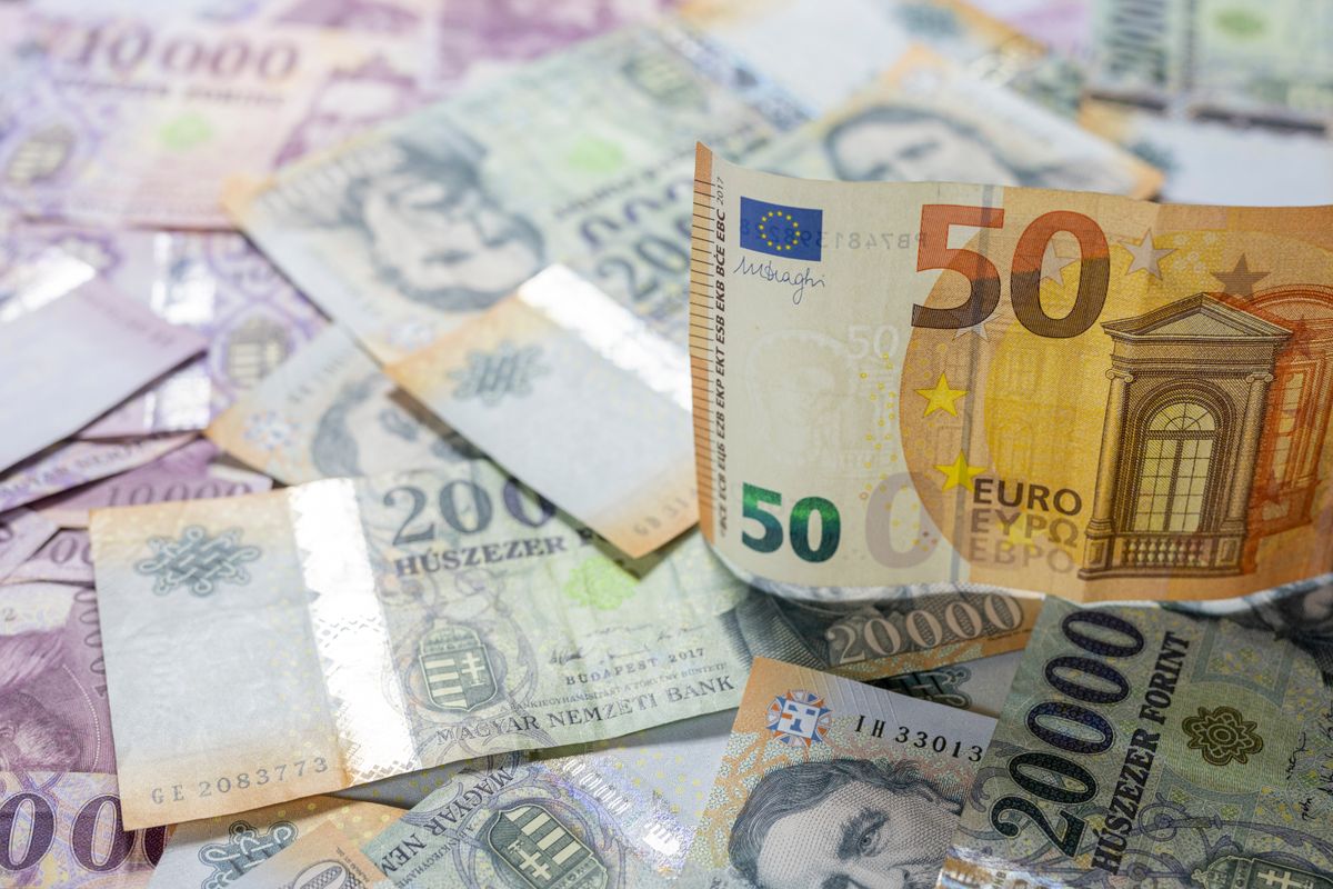 50,Eur,Euro,€,Bank,Note,Standing,On,Top,Of, forint, 