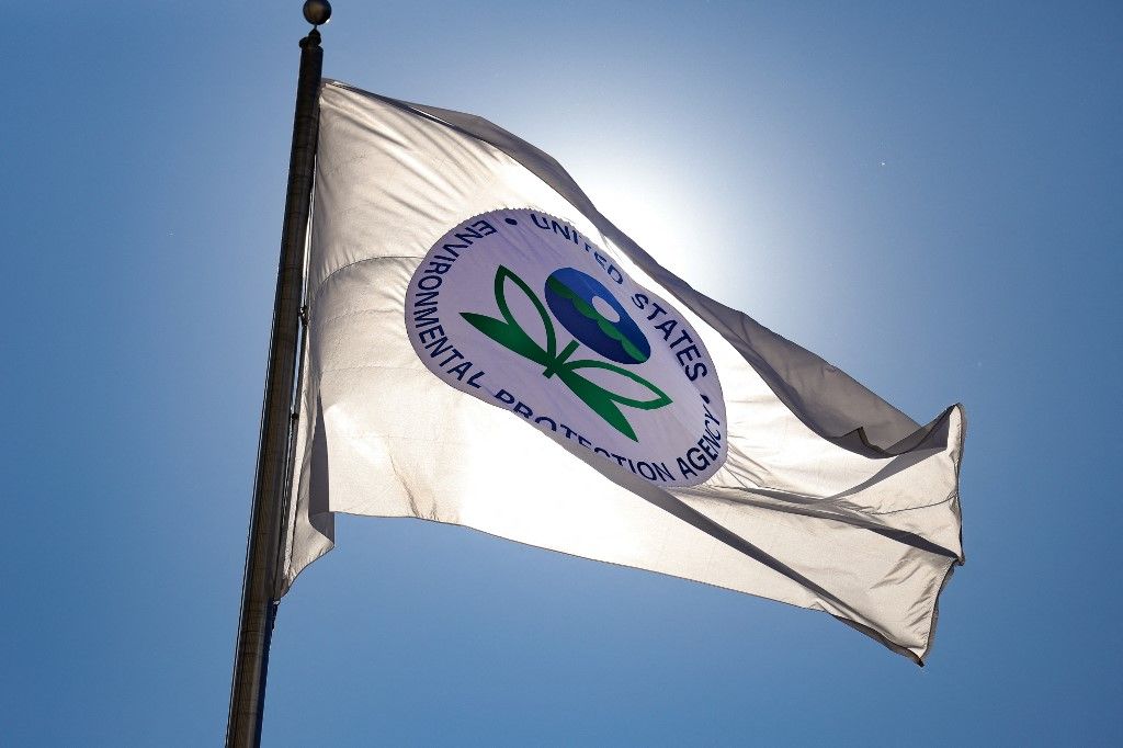 Environmental Protection Agency
EPA Flag Outside Of DC Offices
éghajlatváltozás, klímaváltozás
Amerikai Egyesült Államok, USA
Donald Trump
