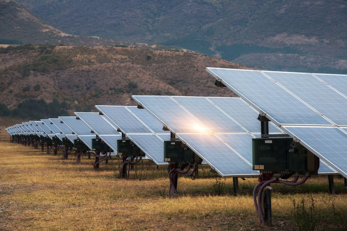 Solar,Power,Station.,Solar,Panels,,Photovoltaics,,Alternative,Source,Of,Electricity öbb mint 600 iparági vállalkozásnak ad munkát a Napenergia Plusz Program