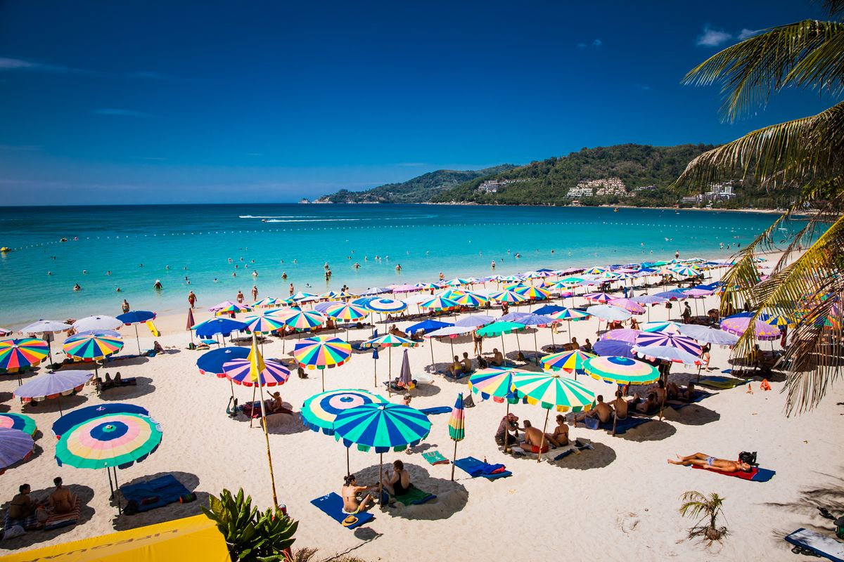 Phuket,,Thailand-,Jan,23,,2016:,Crowds,Of,Tourists,At,Patong
thaiföld