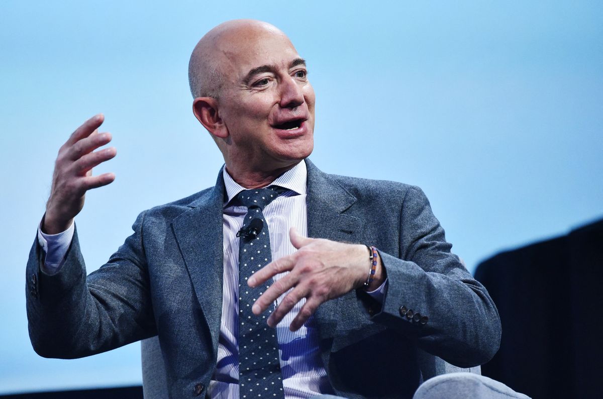Jeff Bezos mindent feltett Elon Musk ellen – az Amazon vezetője le akarja nyomni a SpaceX-et